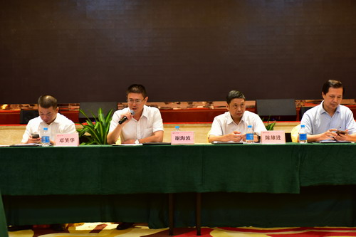 理事会谢会长发表讲话